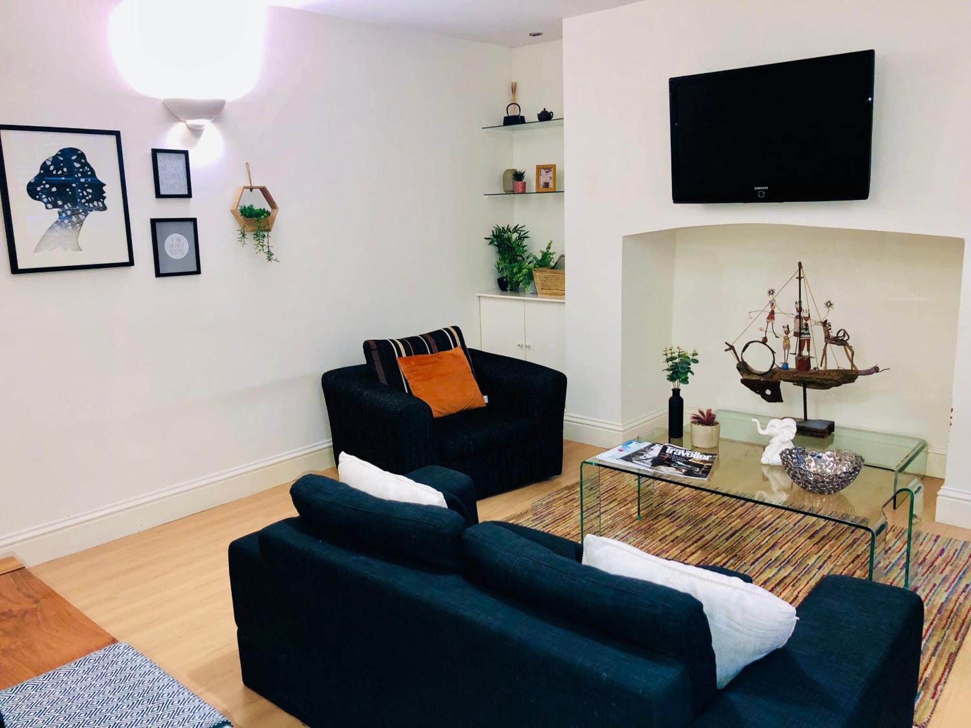 באת' Contemporary Large Apartment In An Ideal Location מראה חיצוני תמונה