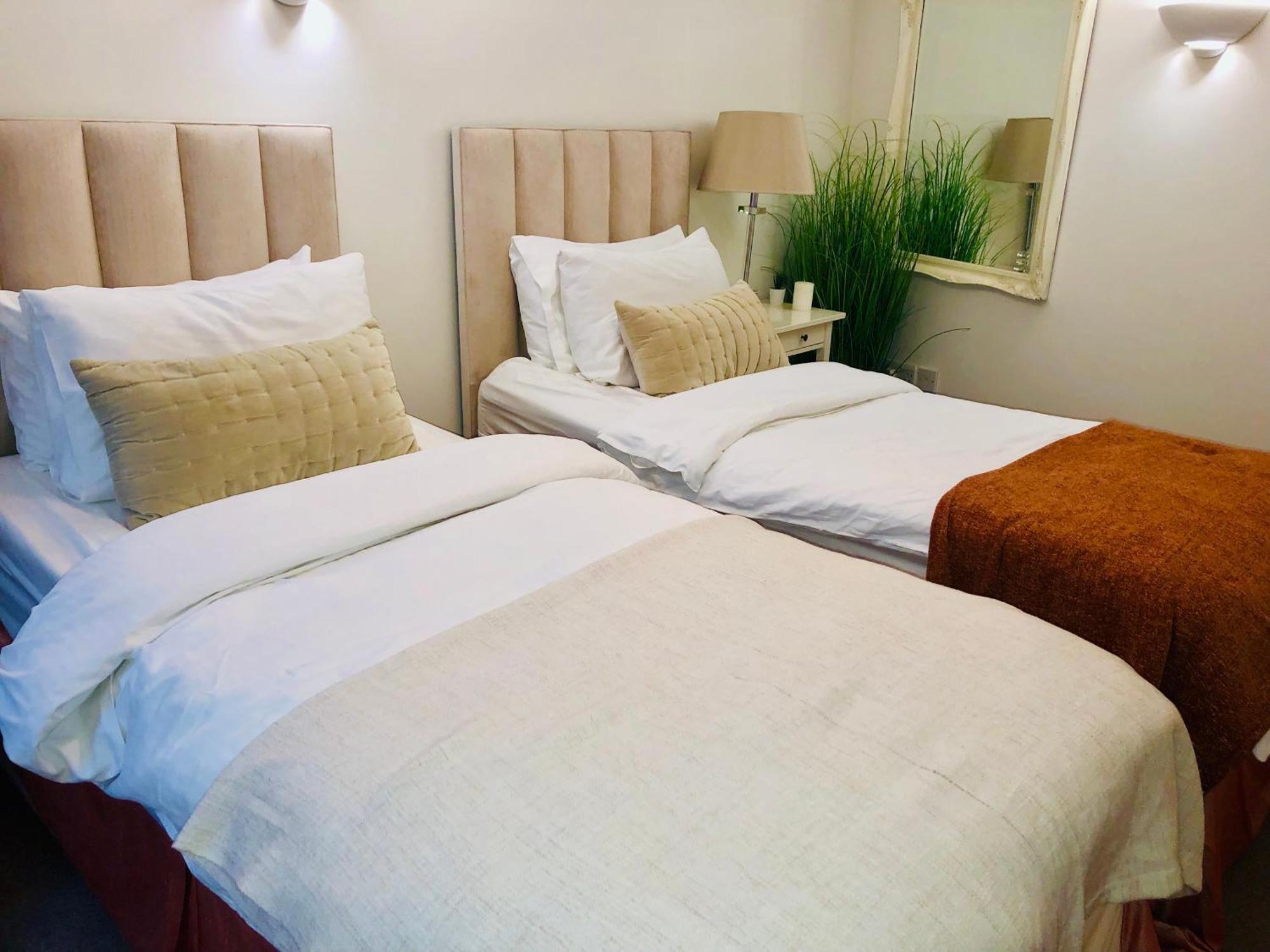 באת' Contemporary Large Apartment In An Ideal Location מראה חיצוני תמונה